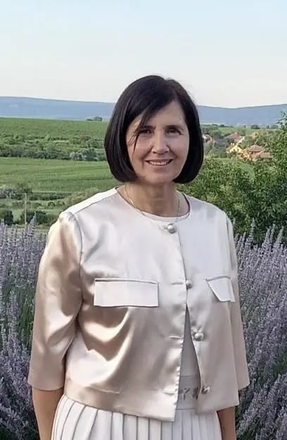 Dr. Uzonyin&eacute; L&eacute;vai Katalin, szakkoll&eacute;giumi referens